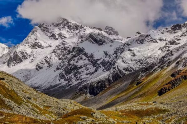 5 buran ghati trek